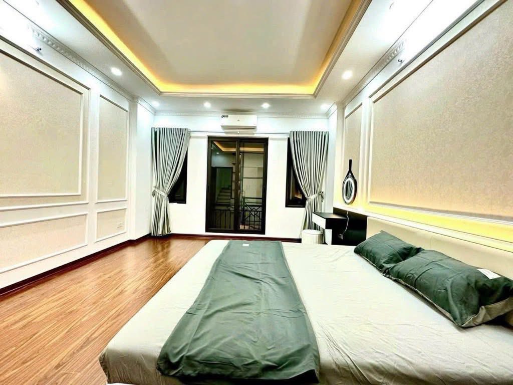 BA ĐÌNH -ĐỐI DIỆN LĂNG BÁC - GẦN HỒ TÂY- 50m2 RA PHỐ - GIAO LÊ HỒNG PHONG